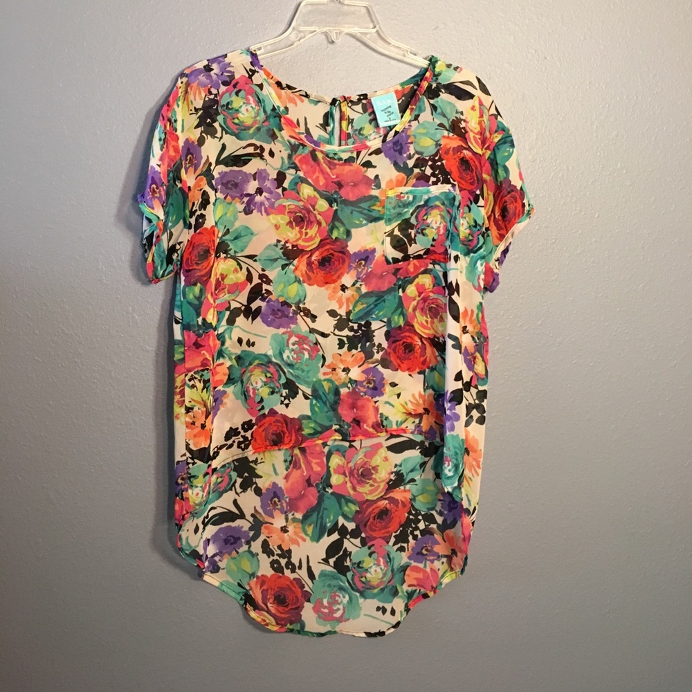 Bright Floral High-low T-shirt Style Flowy Too